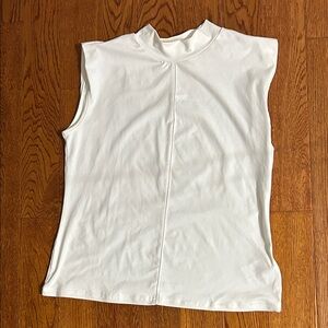 Chic White Sleeveless Women's Top
